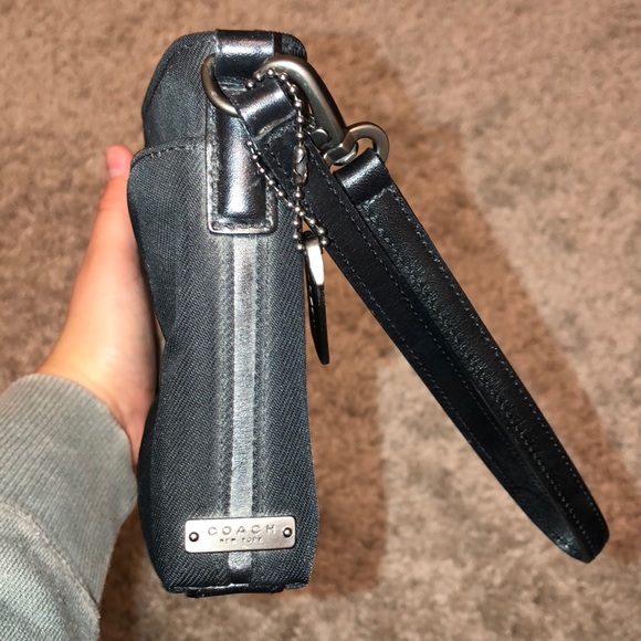 BLACK COACH WRISLET/CLUTCH - Picture 7 of 7